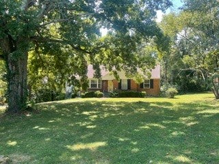 listing at 1121 Glendale Ln, Nashville