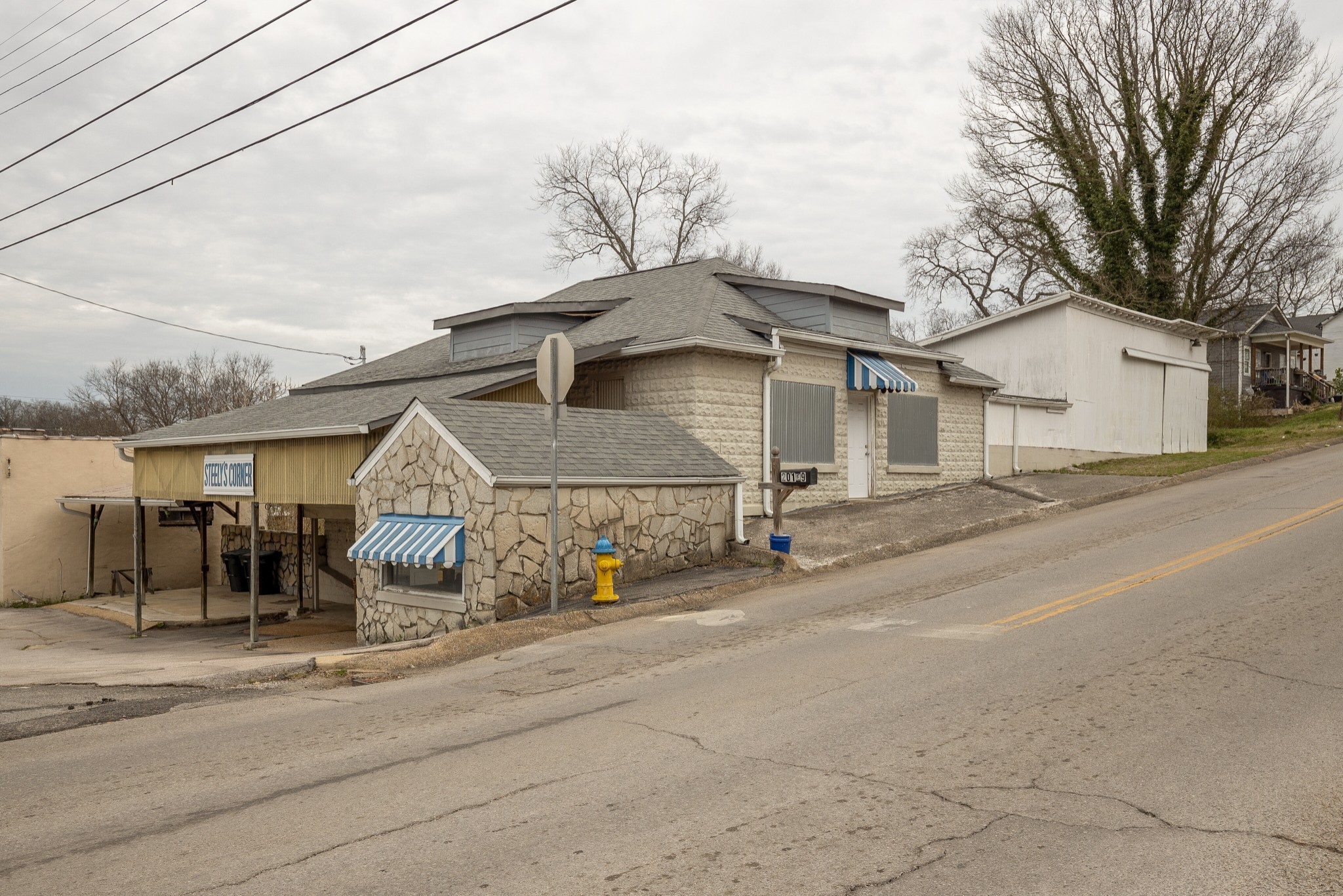 201 E 9th St