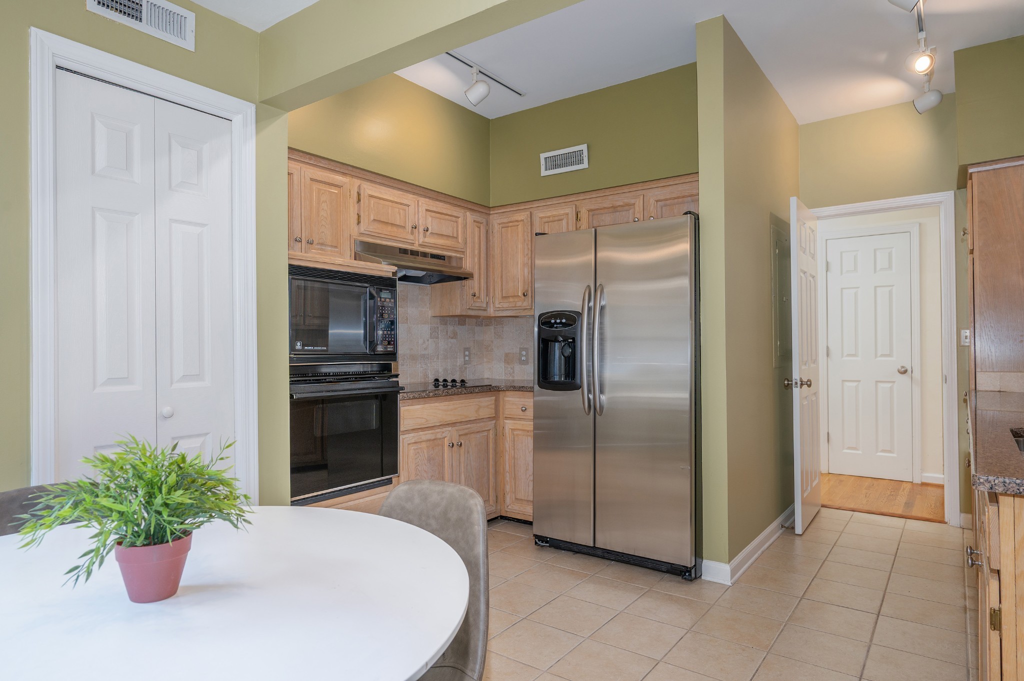 3818 West End Ave 204