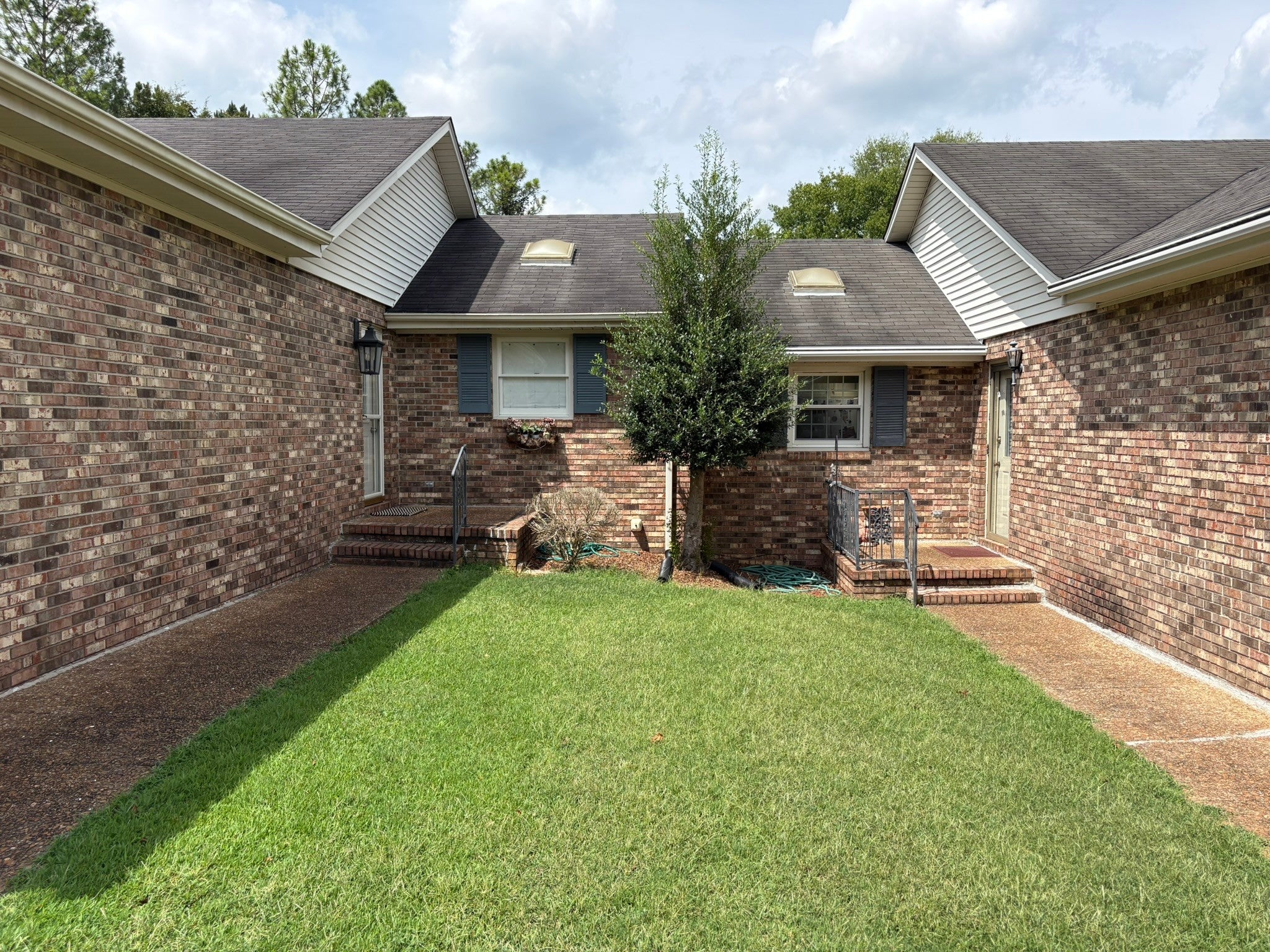 229 Hillsboro Cir