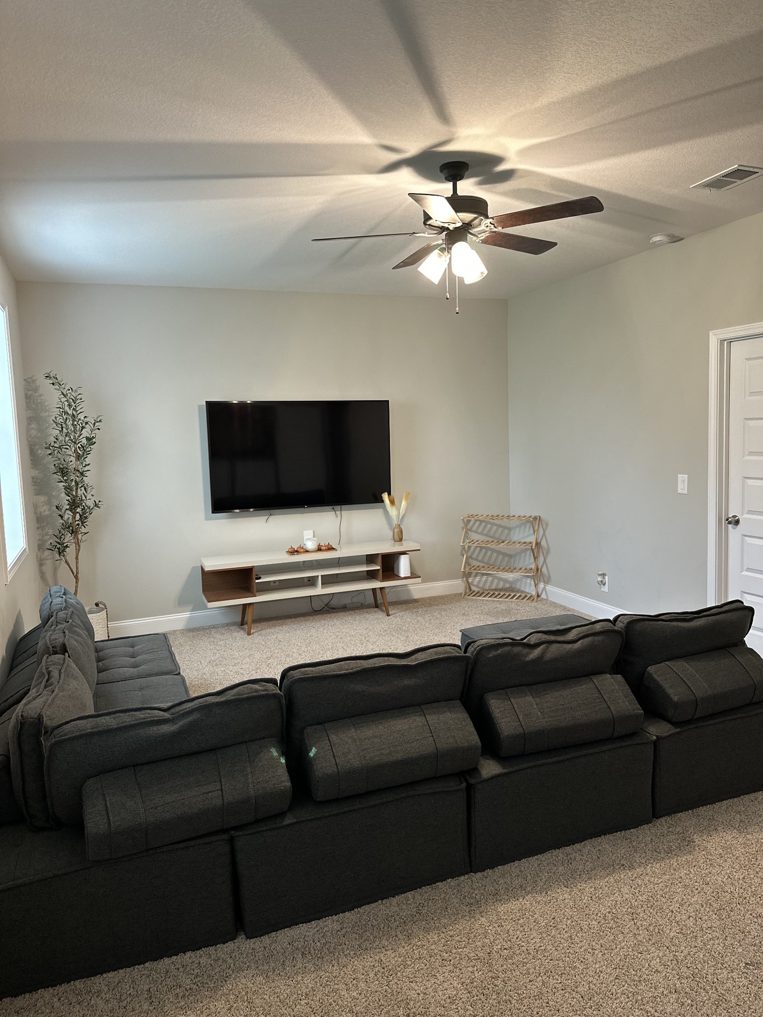 1377 Sussex Dr