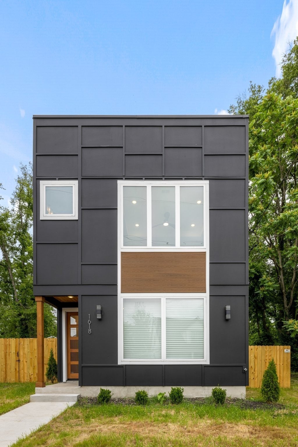 3-bed listing at 1618 11th Ave N, Nashville