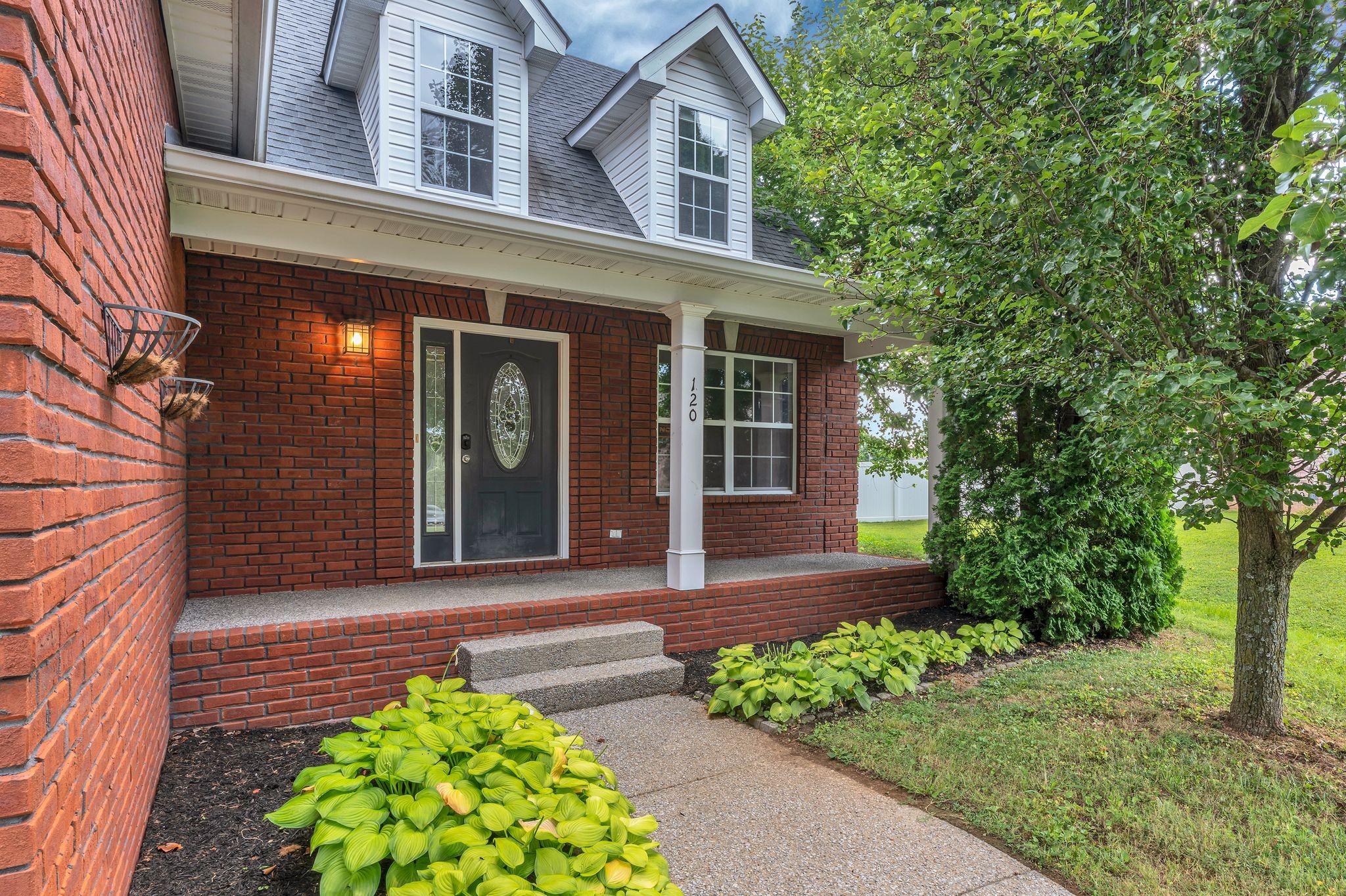 120 Danbury Ct