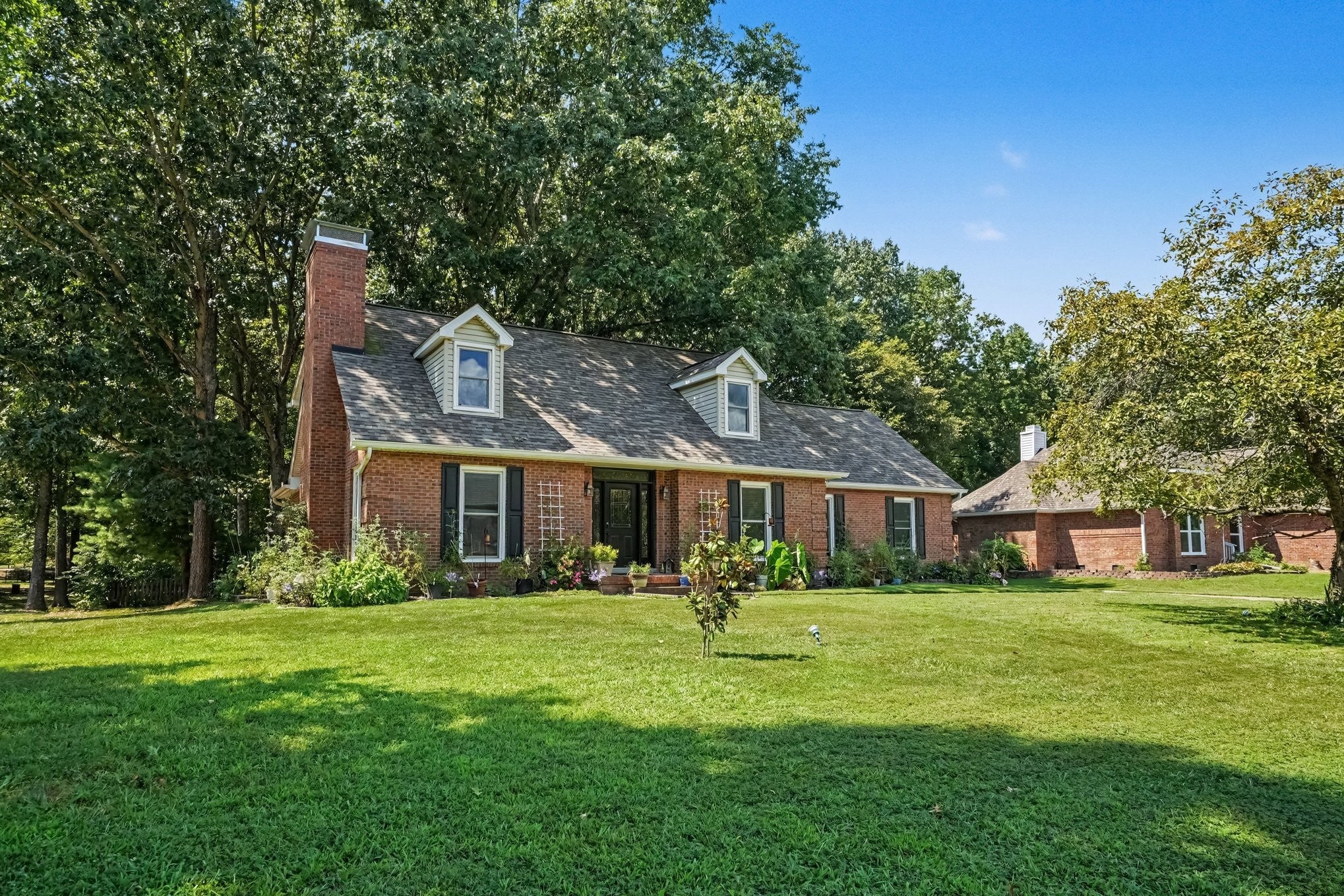225 Longwood Ln