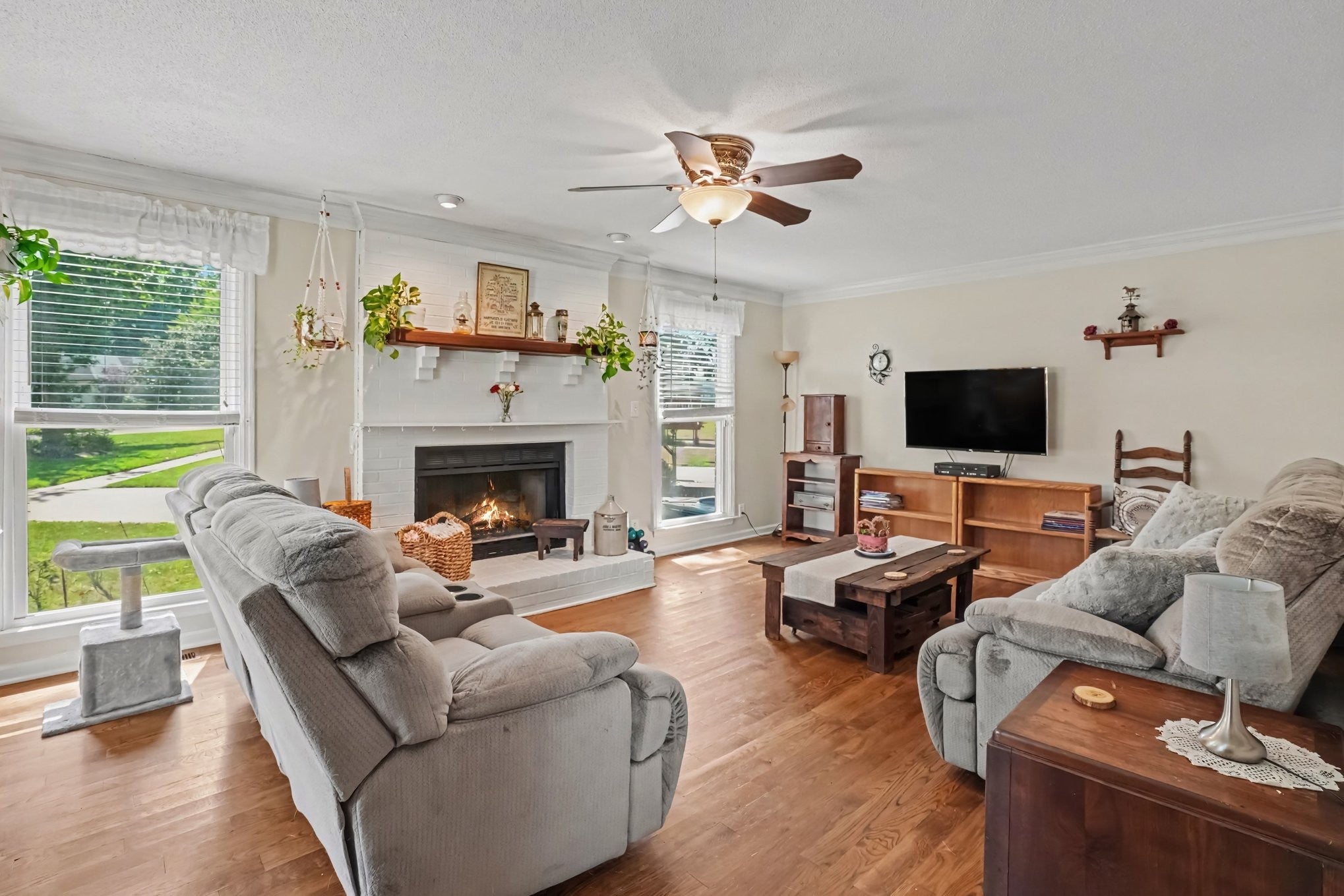 225 Longwood Ln