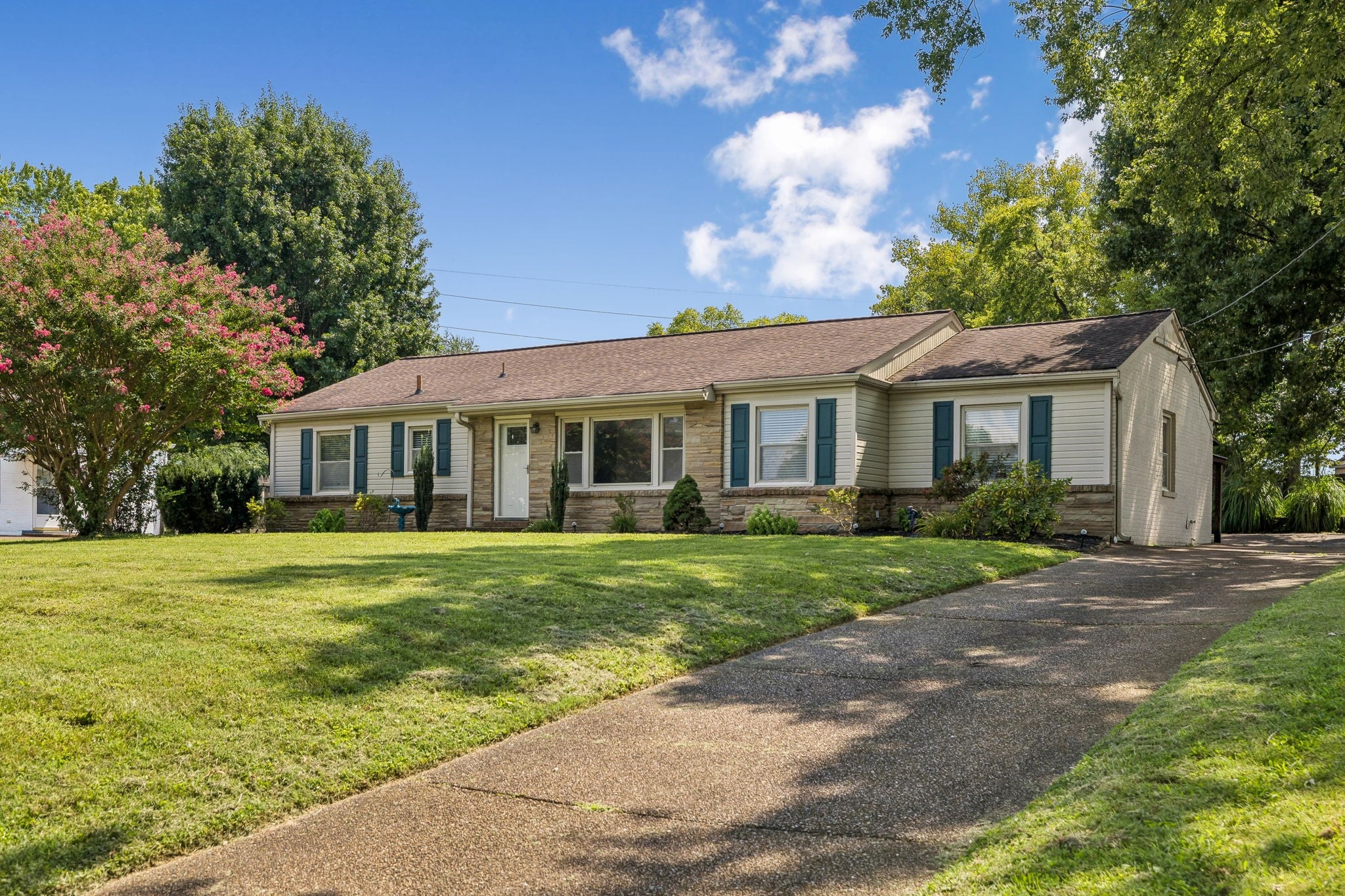 3.0-bed rental at 3317 Marcus Dr