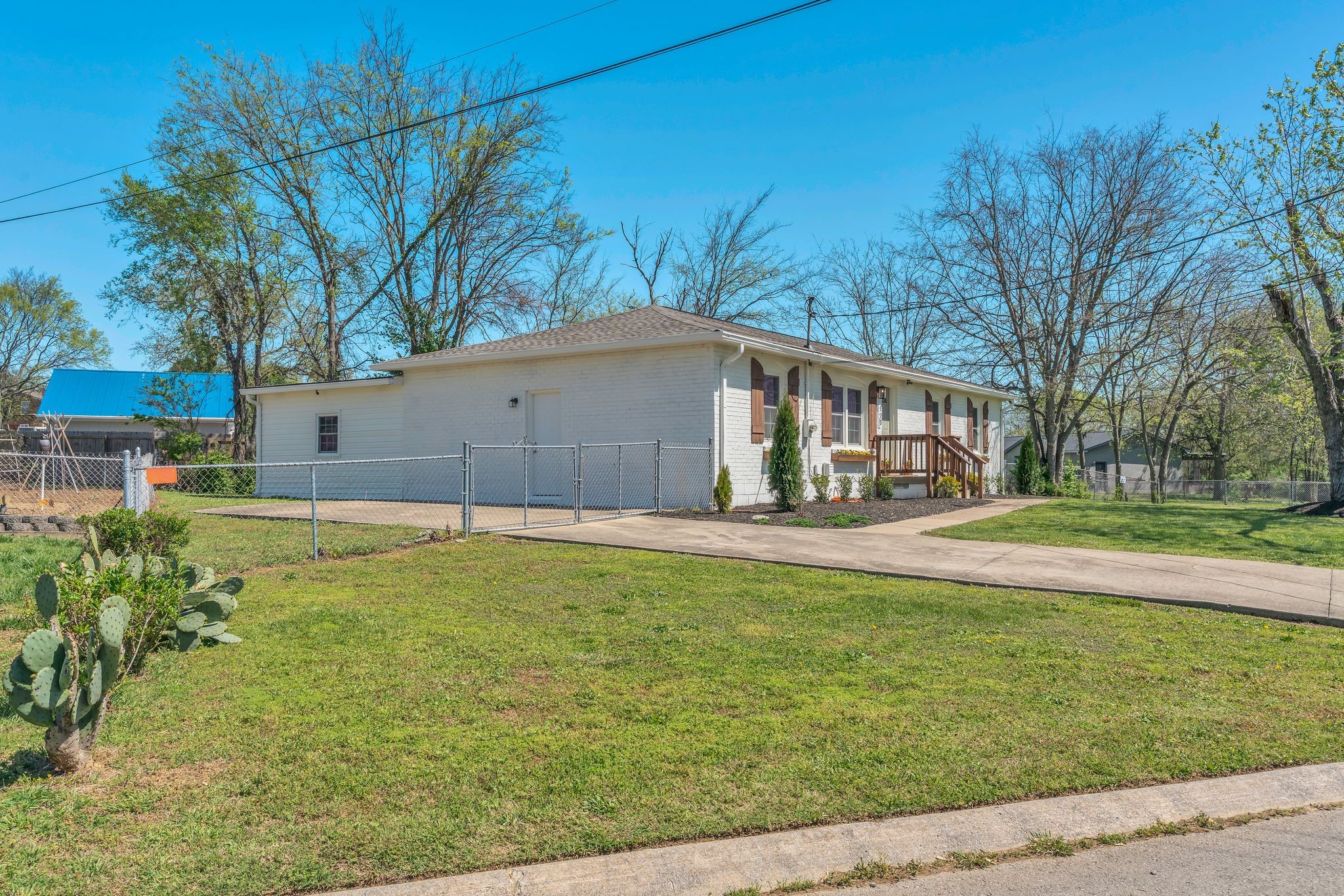 120 E Fairview Dr