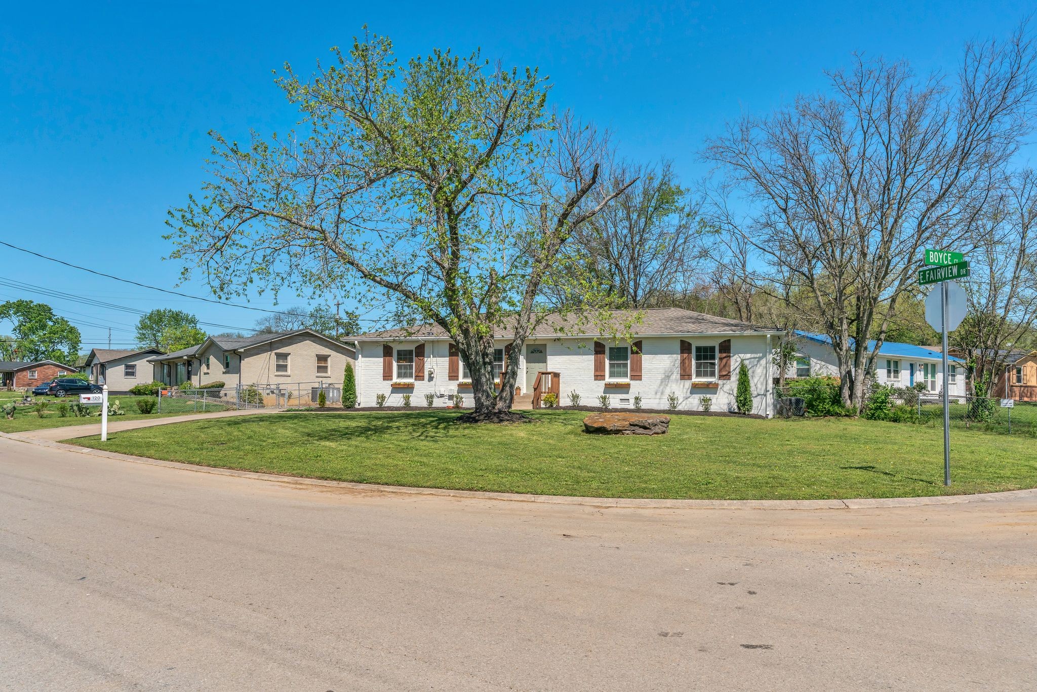 120 E Fairview Dr