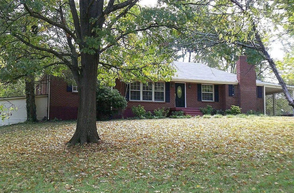 303 Moss Trl