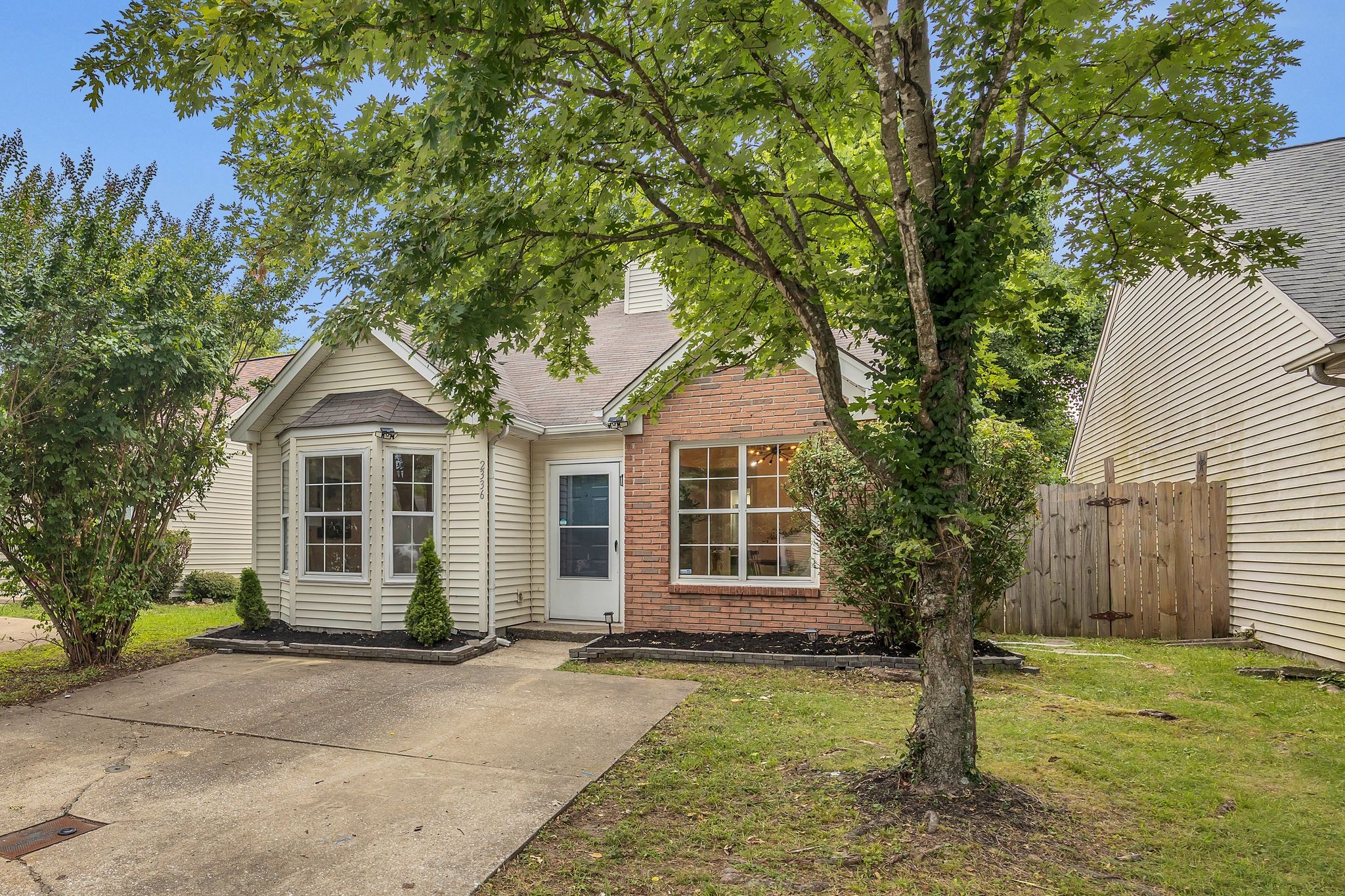 2336 Benay Rd
