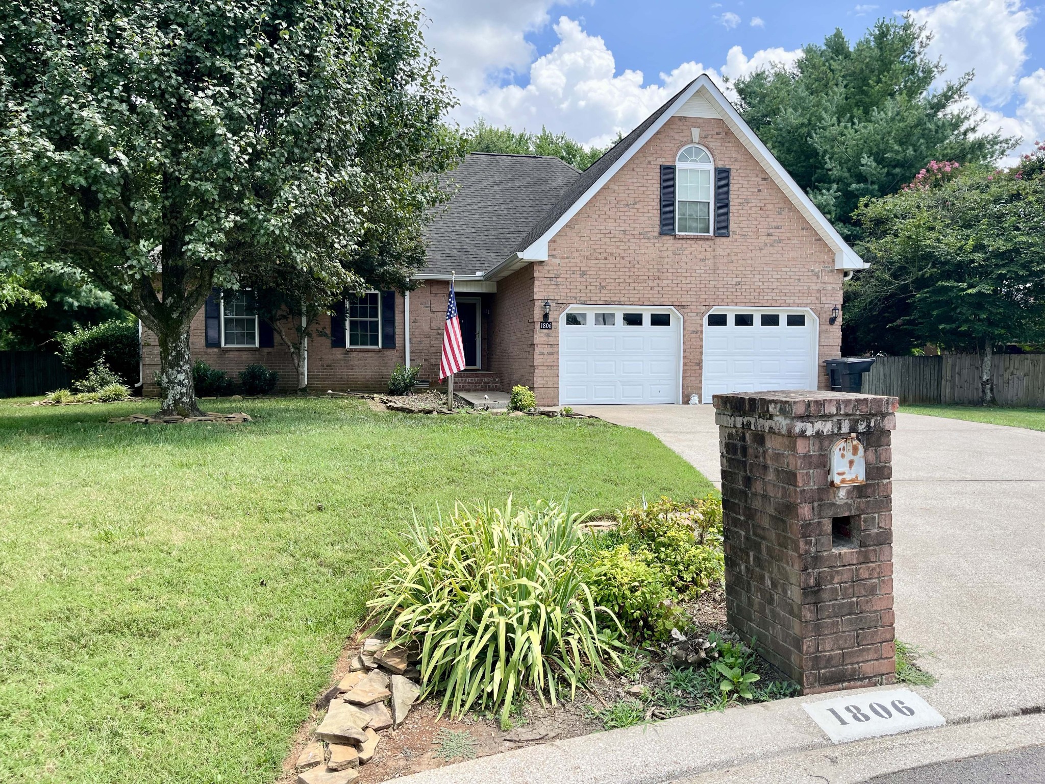 1806 Iroquois Ct