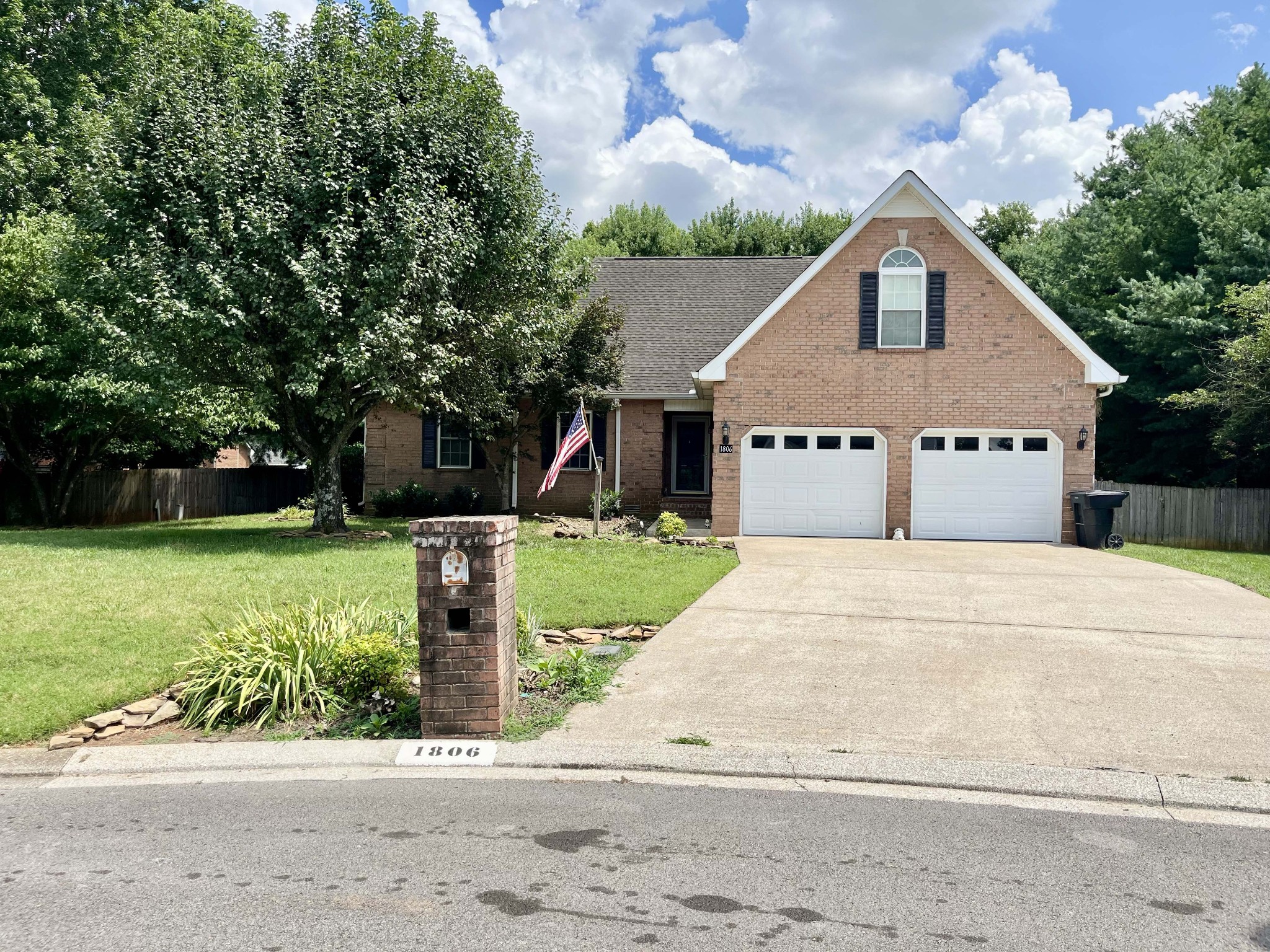 1806 Iroquois Ct