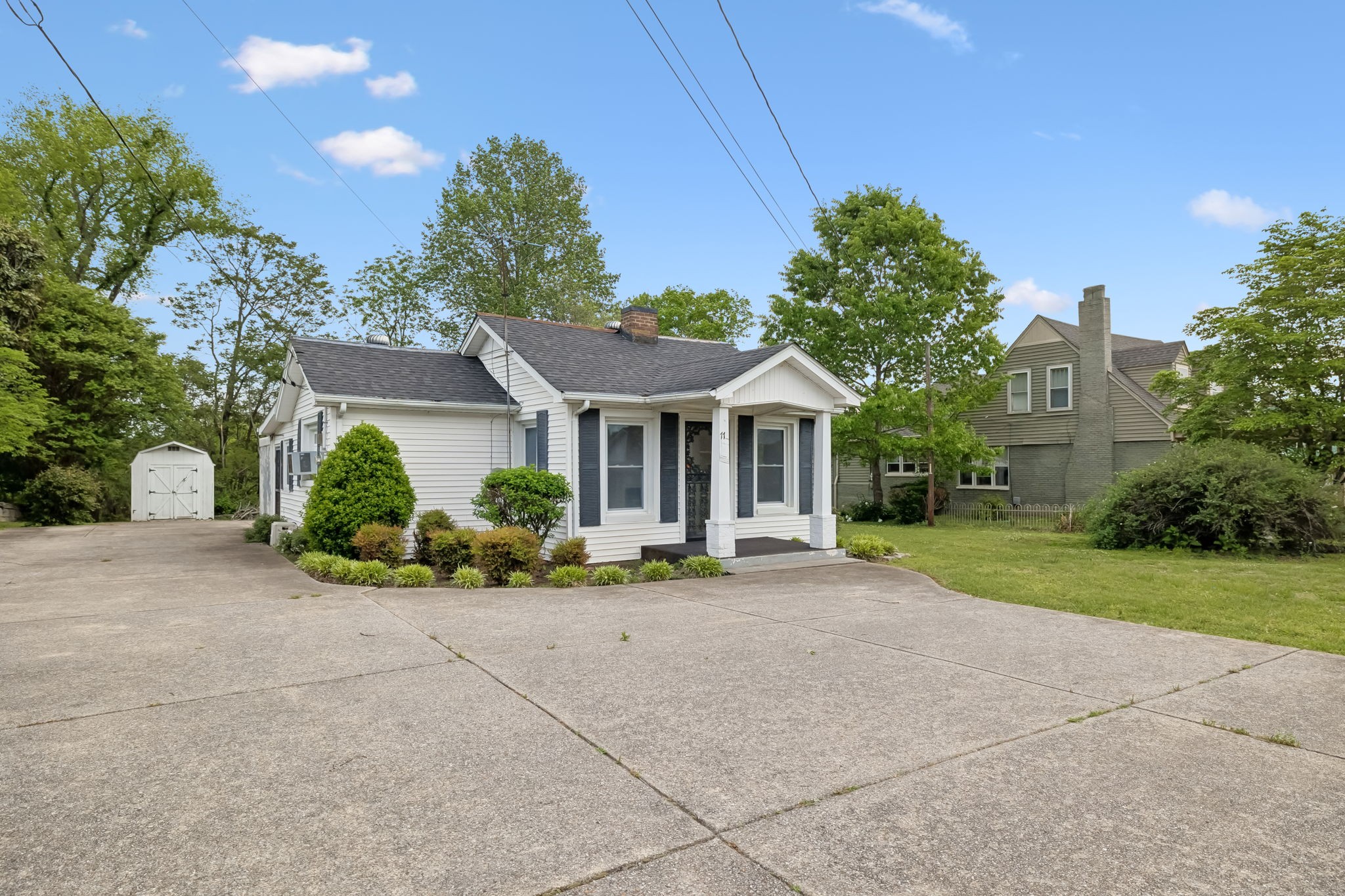 77 Main St E