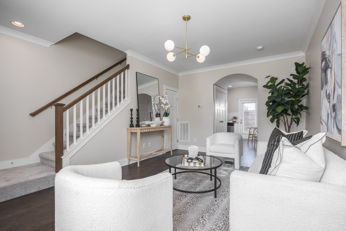 406 W Mill Dr