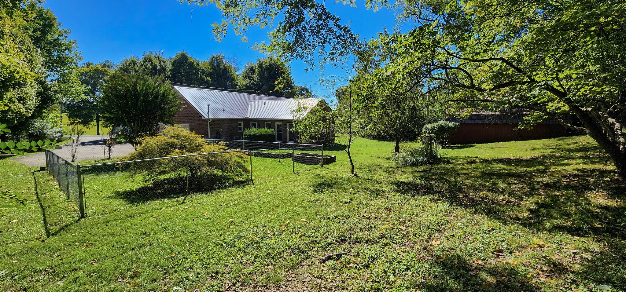 401 Lakeside Dr