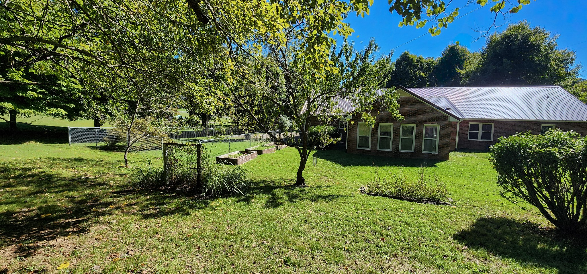 401 Lakeside Dr