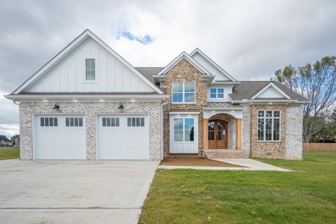 1050 Baylee Cir Lawrenceburg TN 38464