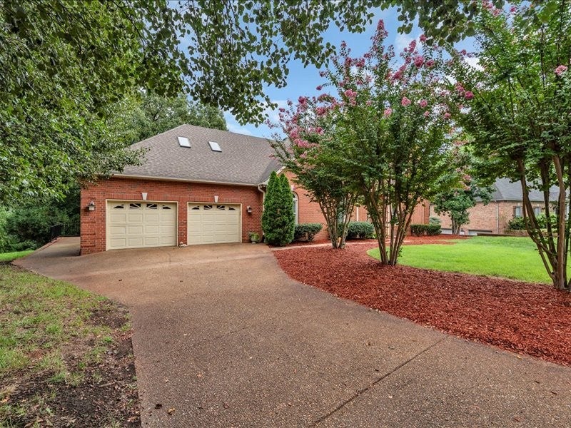 1523 Kensington Dr