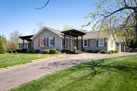 Photo of 1011 Lakeshore Dr, Gallatin, TN 37066 (MLS # 3165199)