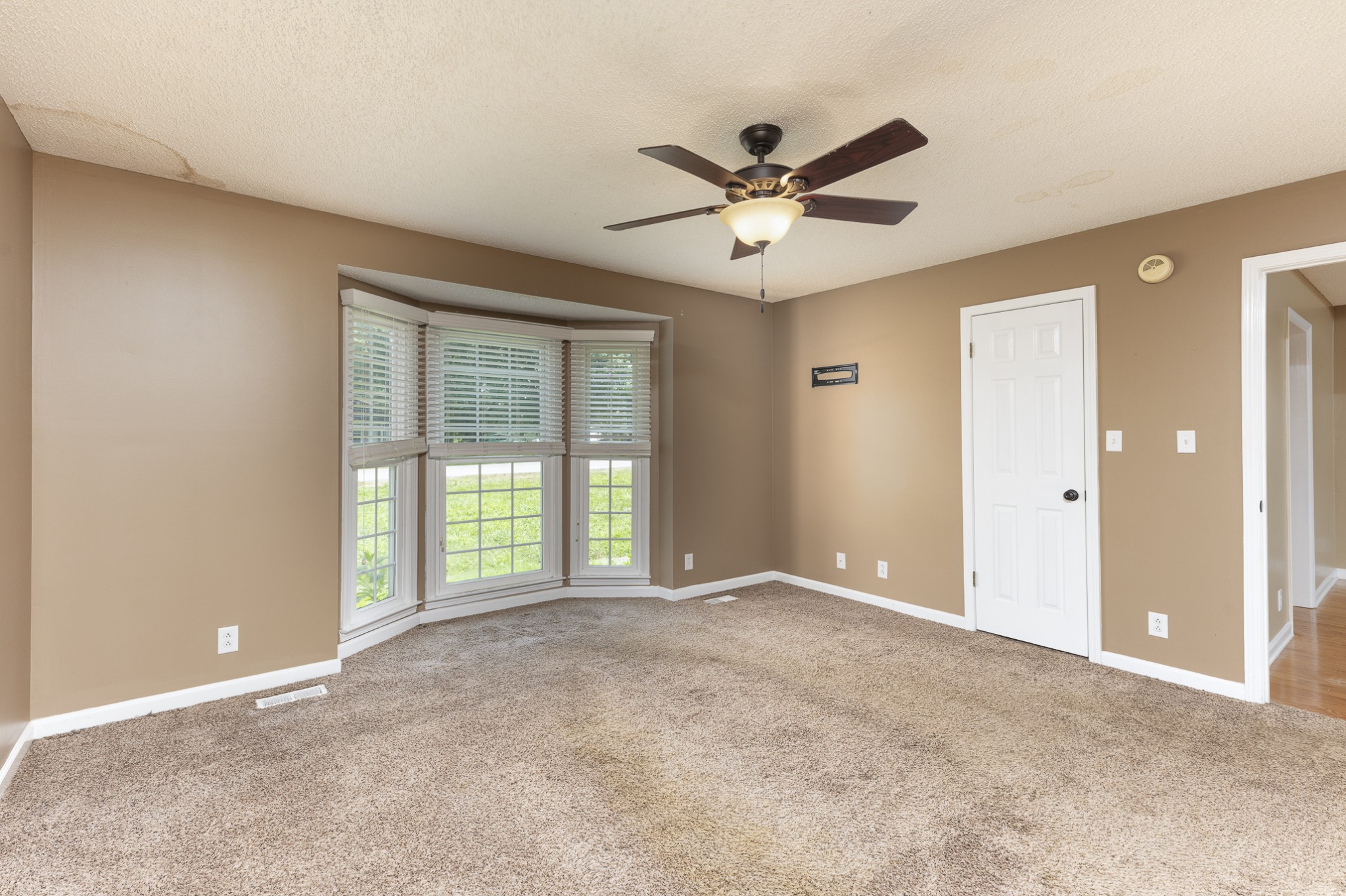 Clarksville, Tennessee 37040, United States, 3 Bedrooms Bedrooms, ,1 BathroomBathrooms,Residential,Coming Soon,135522