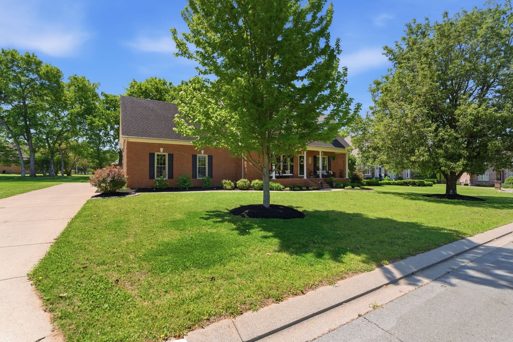 808 Peconic Pl