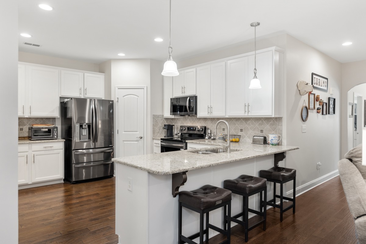 240 Glennister Ct