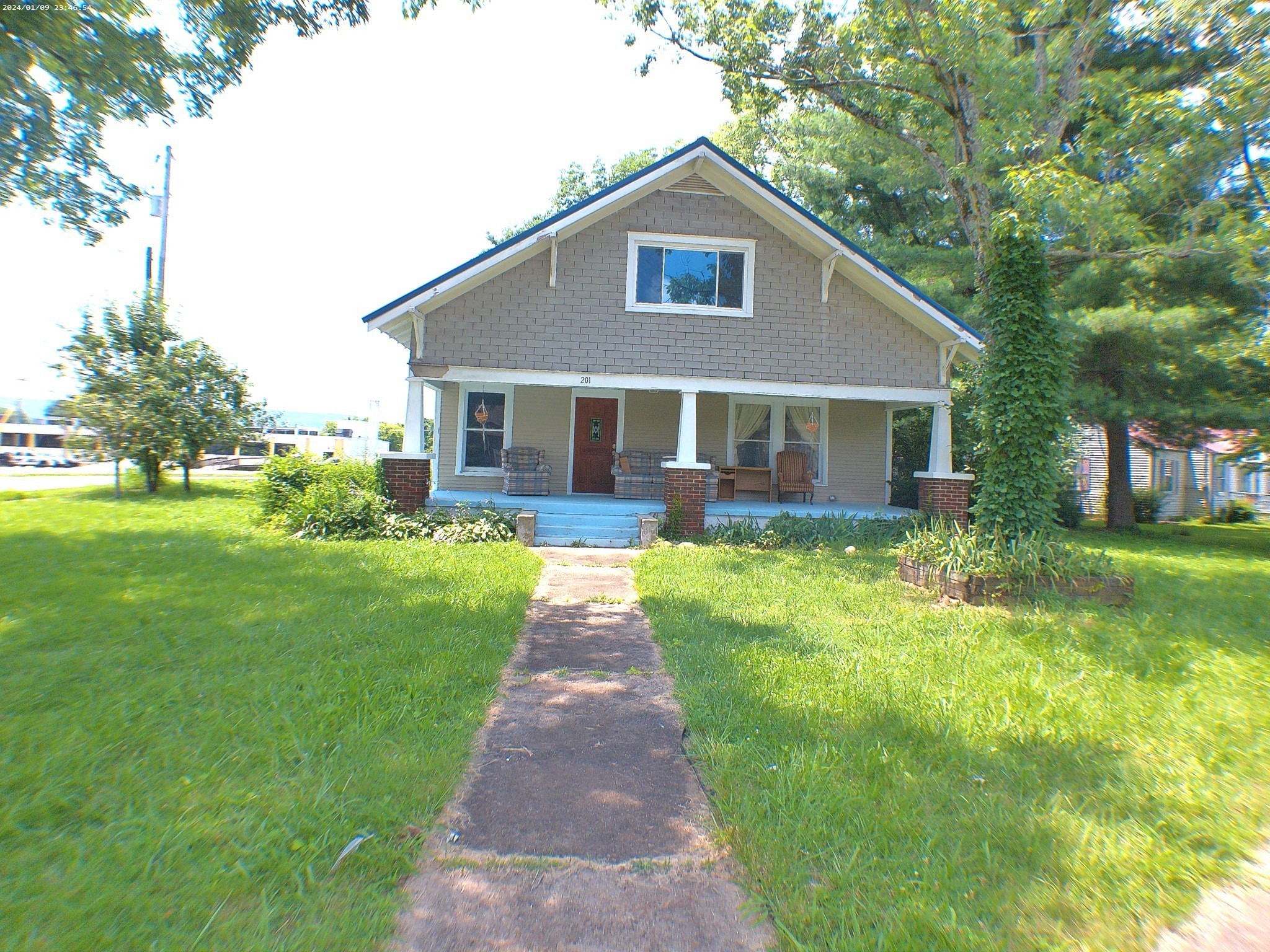 201 Hodges St N