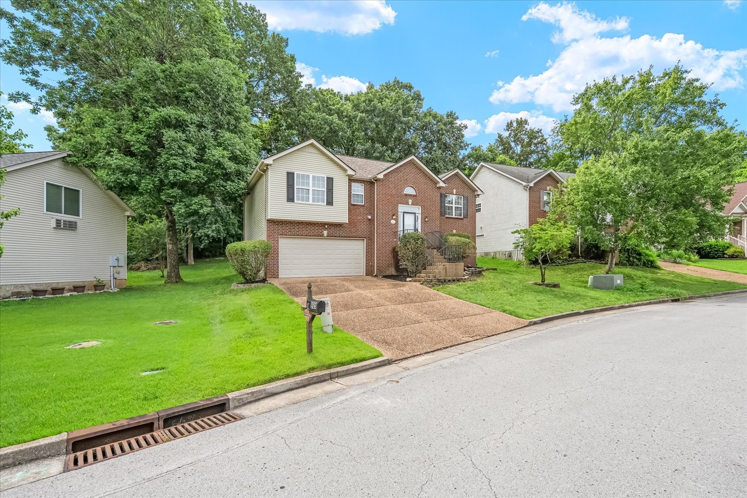 905 Waynewood Ln