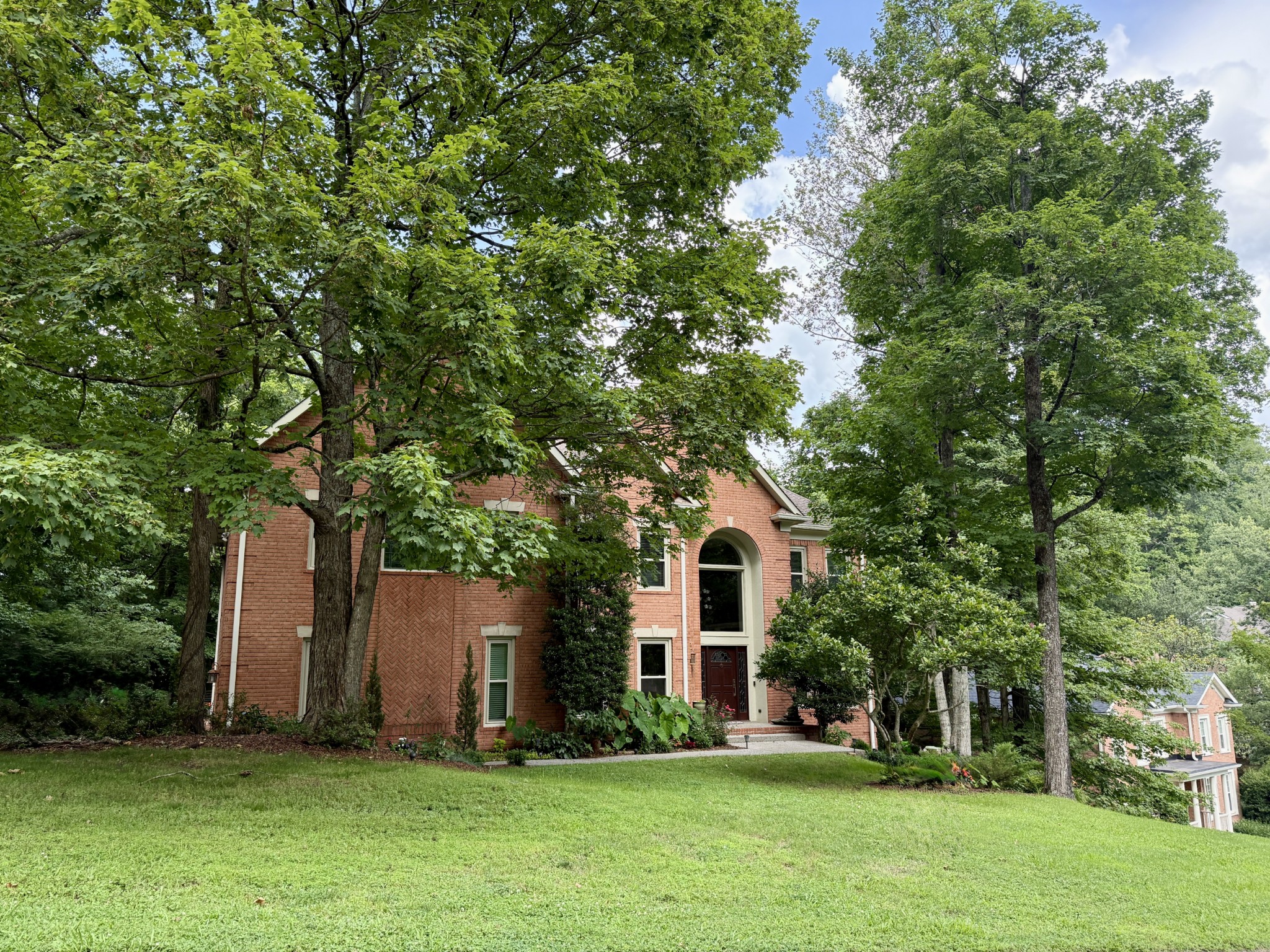 7018 Willowick Dr