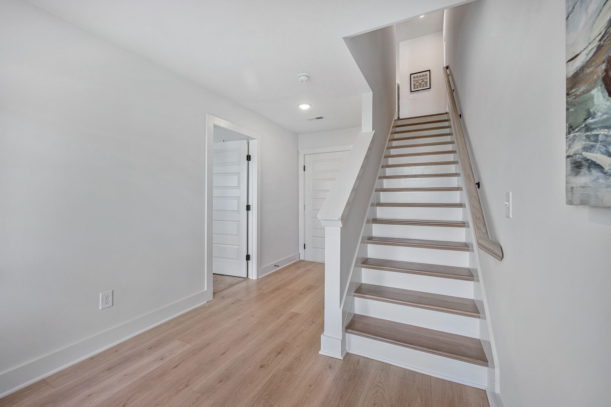 512 Mantes Aly