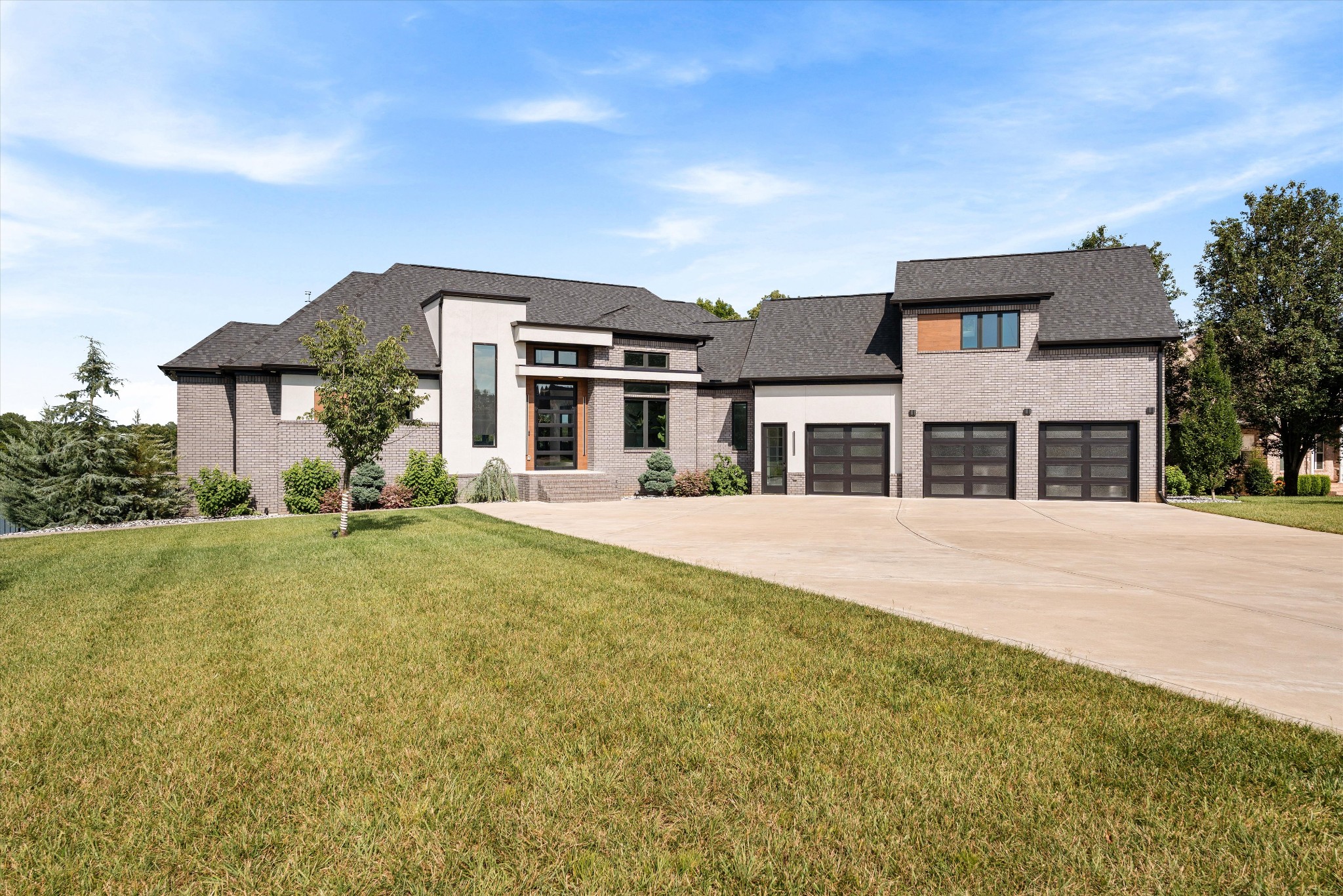 556 Bay Point Dr