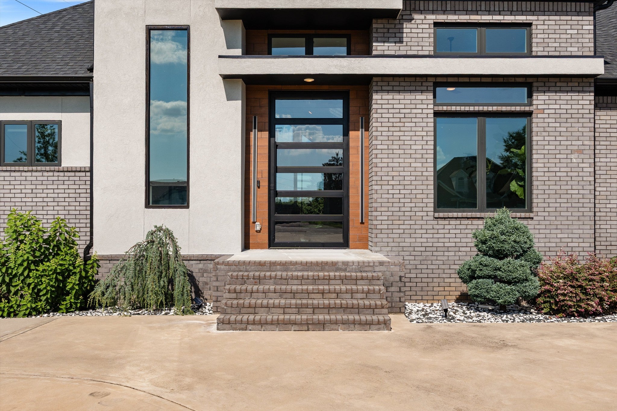 556 Bay Point Dr