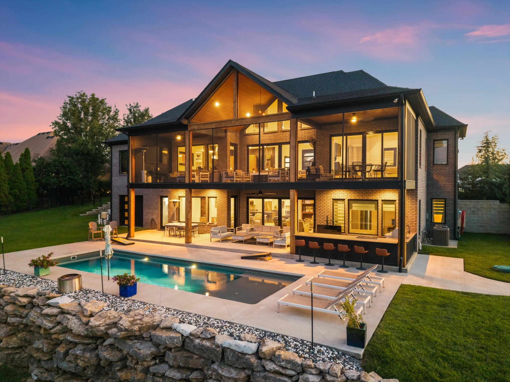 556 Bay Point Dr