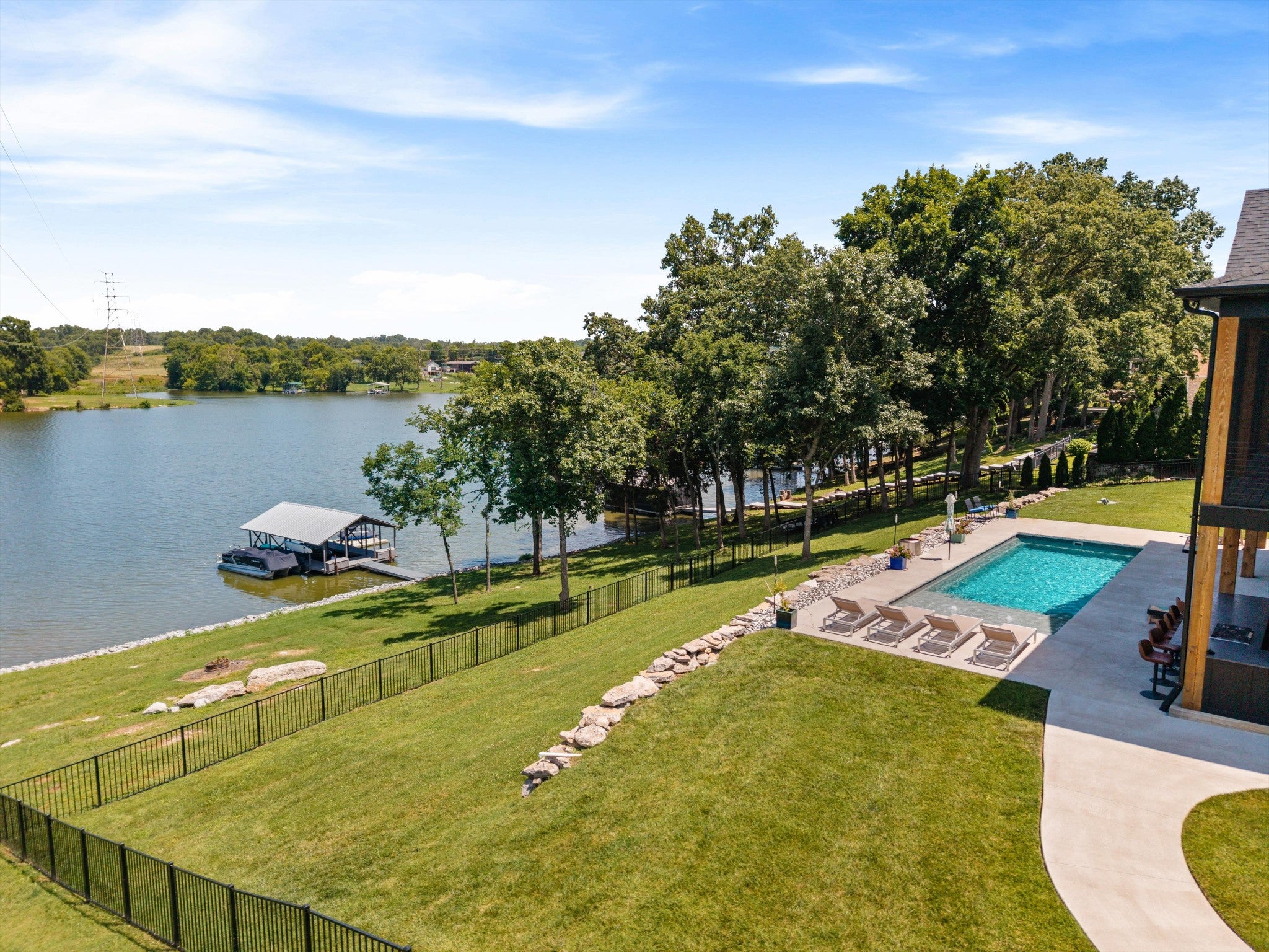 556 Bay Point Dr