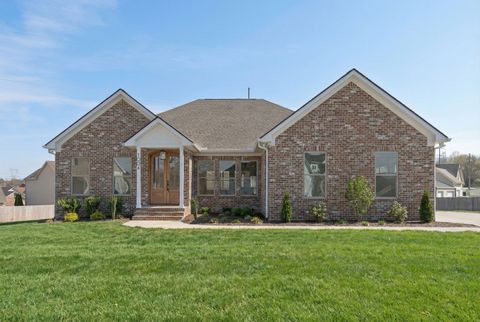 1004 Pheasant Run Ct Spring Hill TN 37174