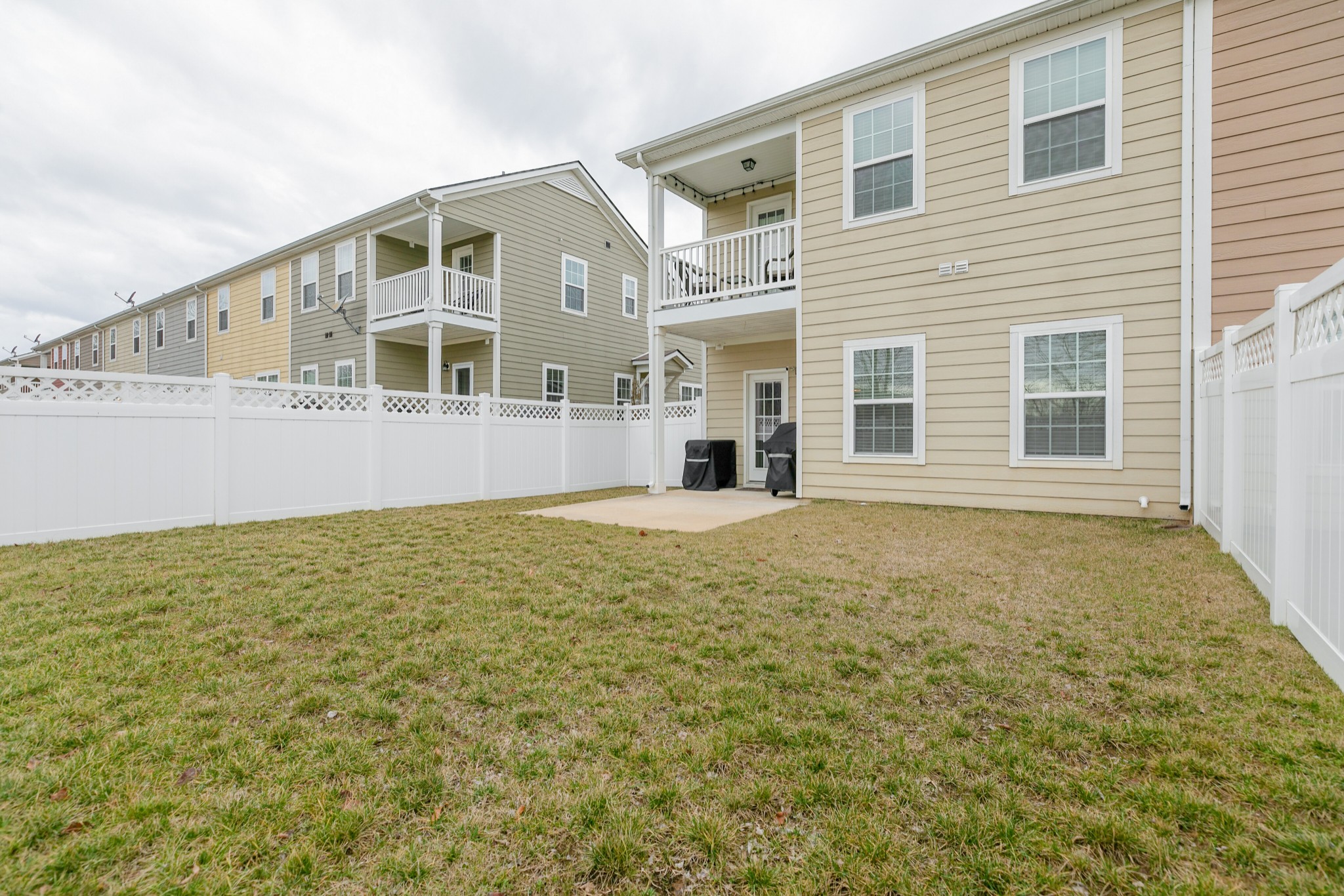 Photo 4 of 27 of 501 Shirebrook Cir townhome