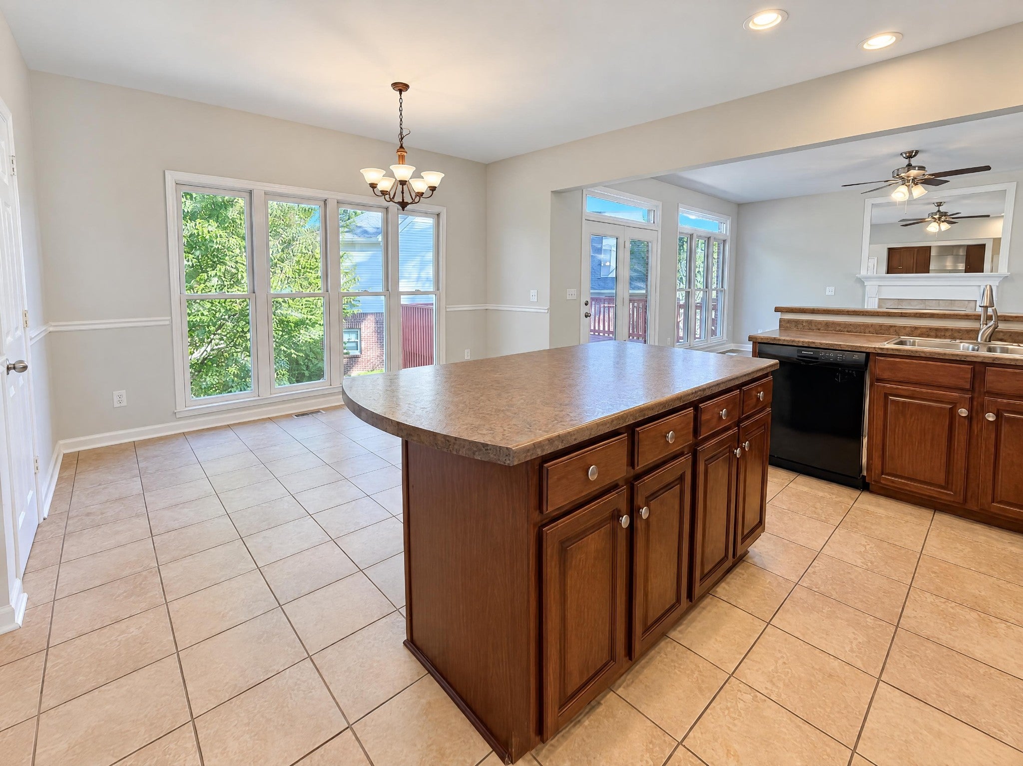 701 Lakeridge Way