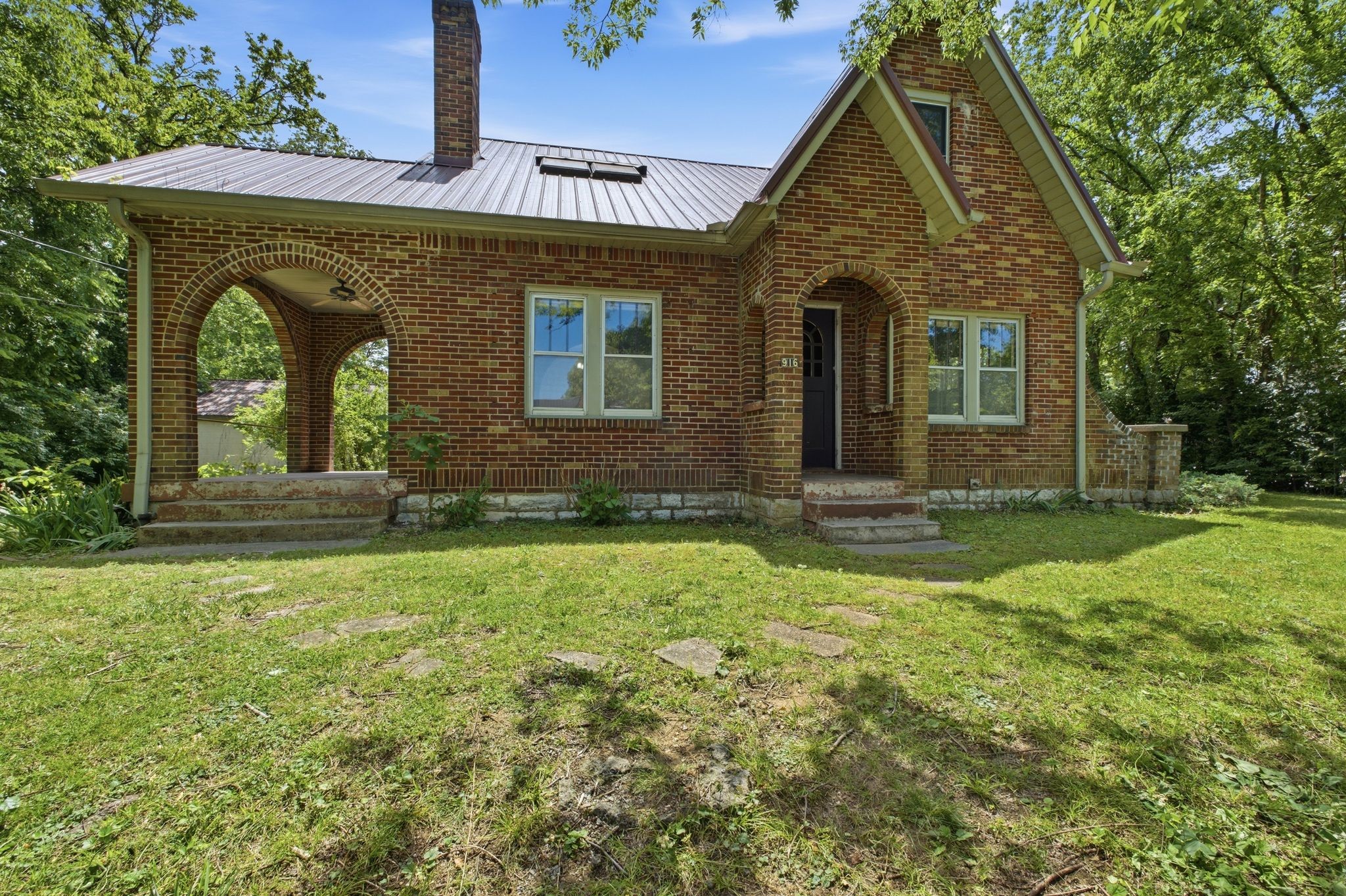 916 McClurkan Ave