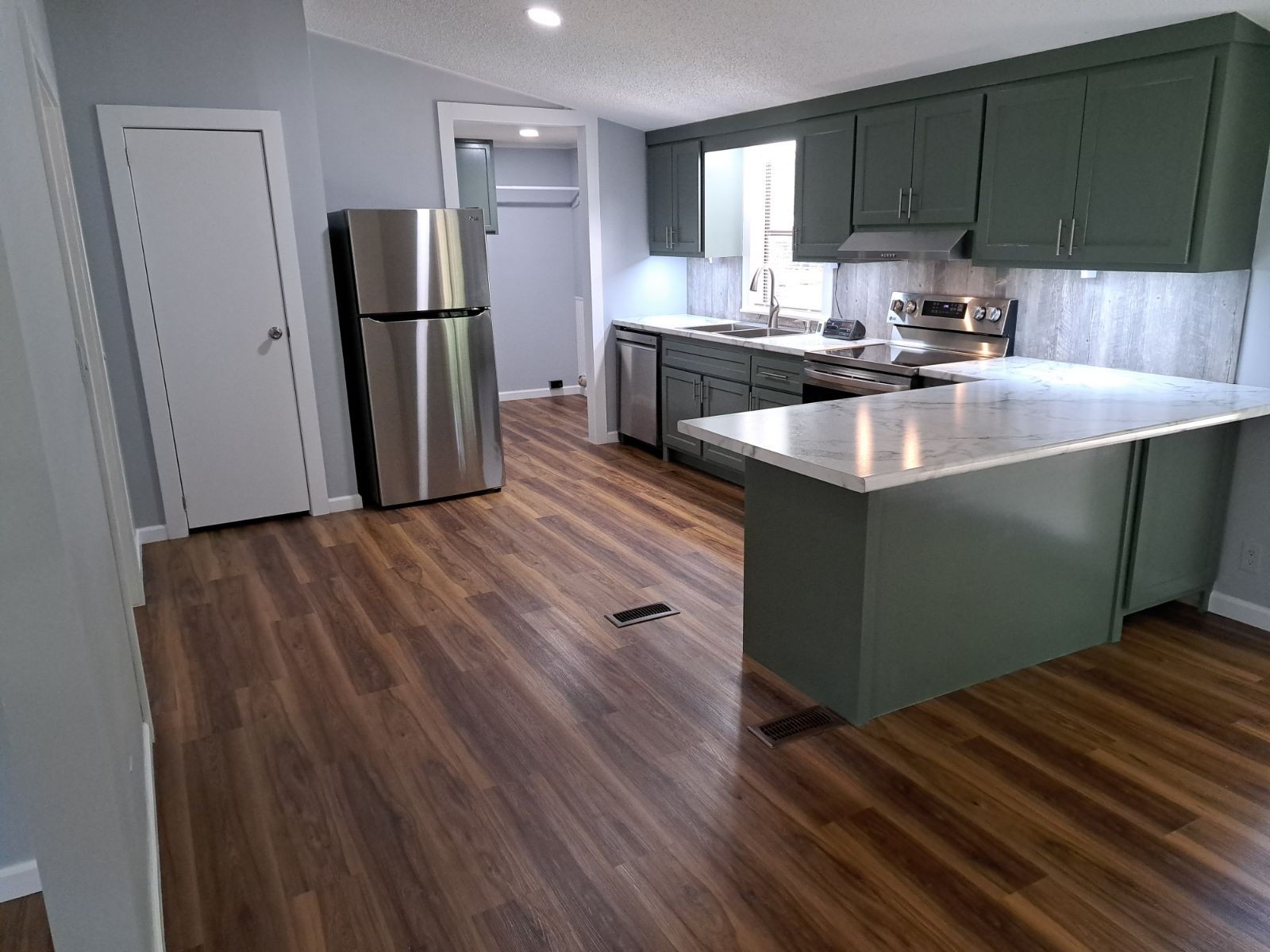 190 Maple Dr