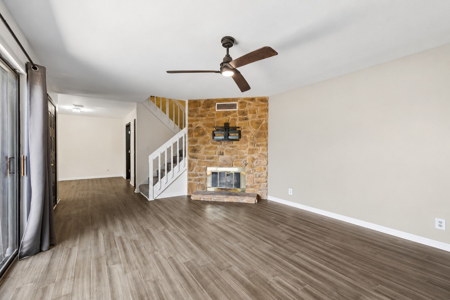 101 Cedarwood Ln