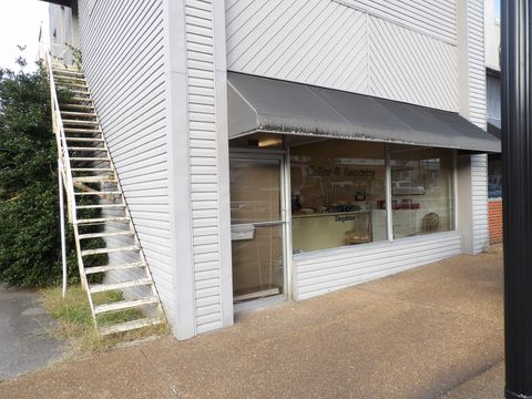 111 W Main St Waverly TN 37185