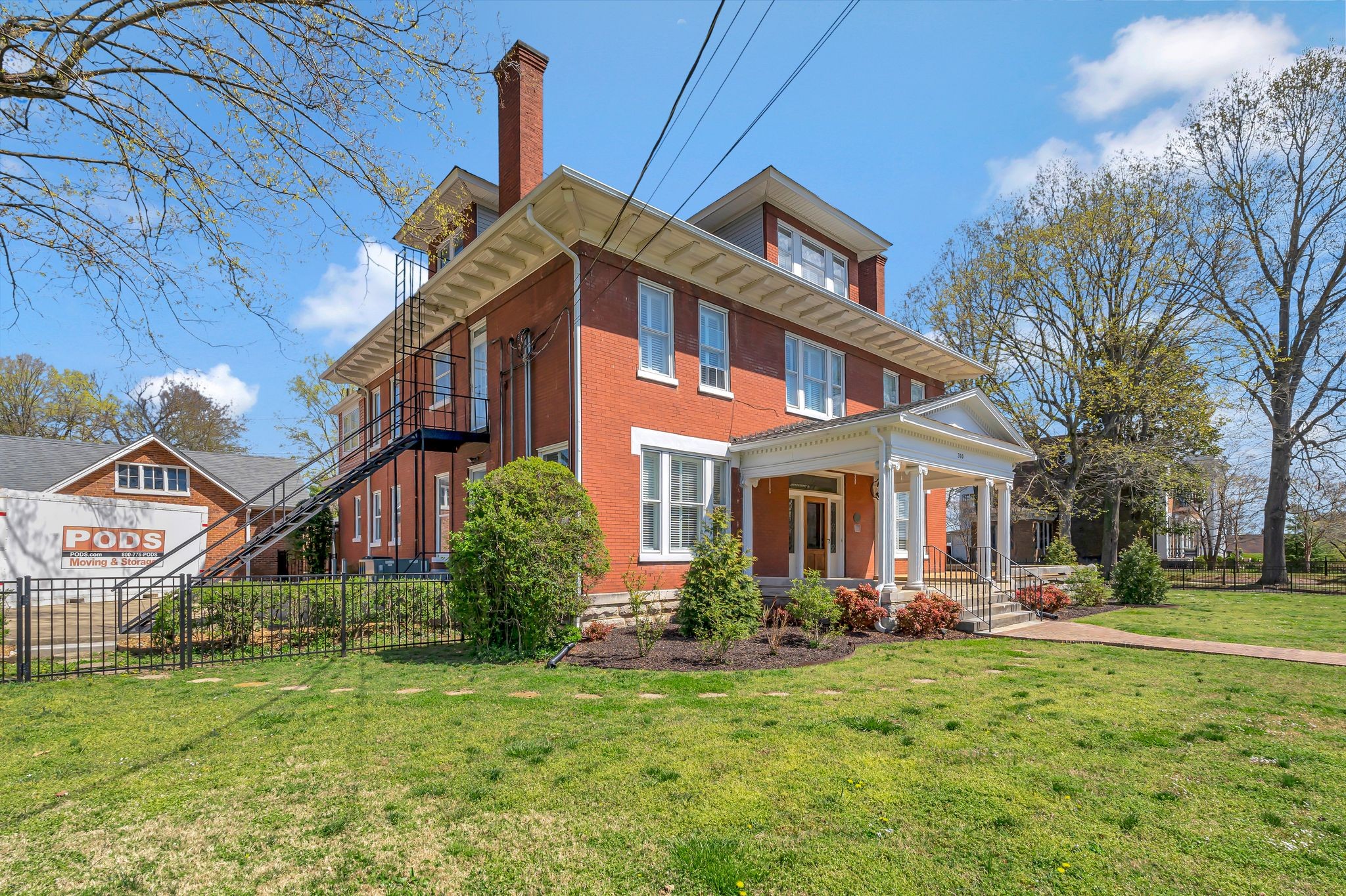 310 W 6th Street