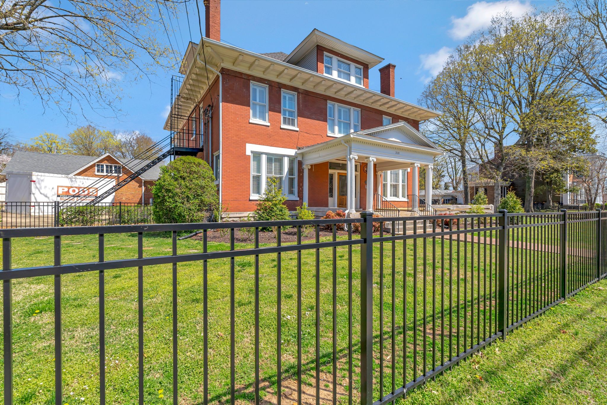 310 W 6th Street