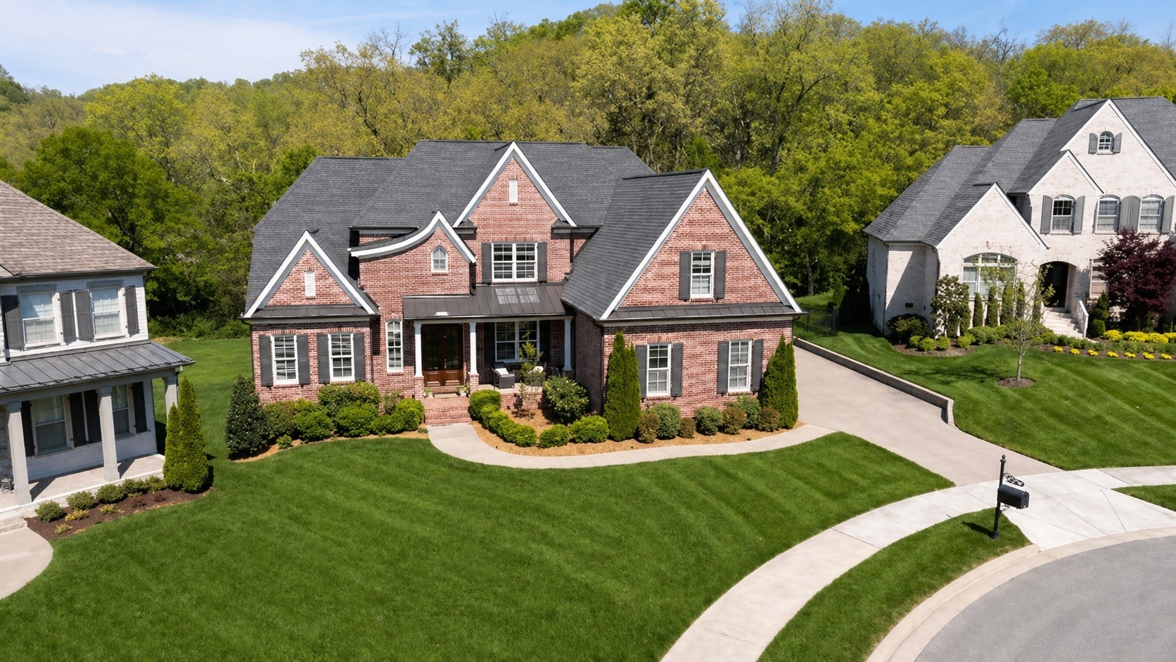 2708 Eglington Ter