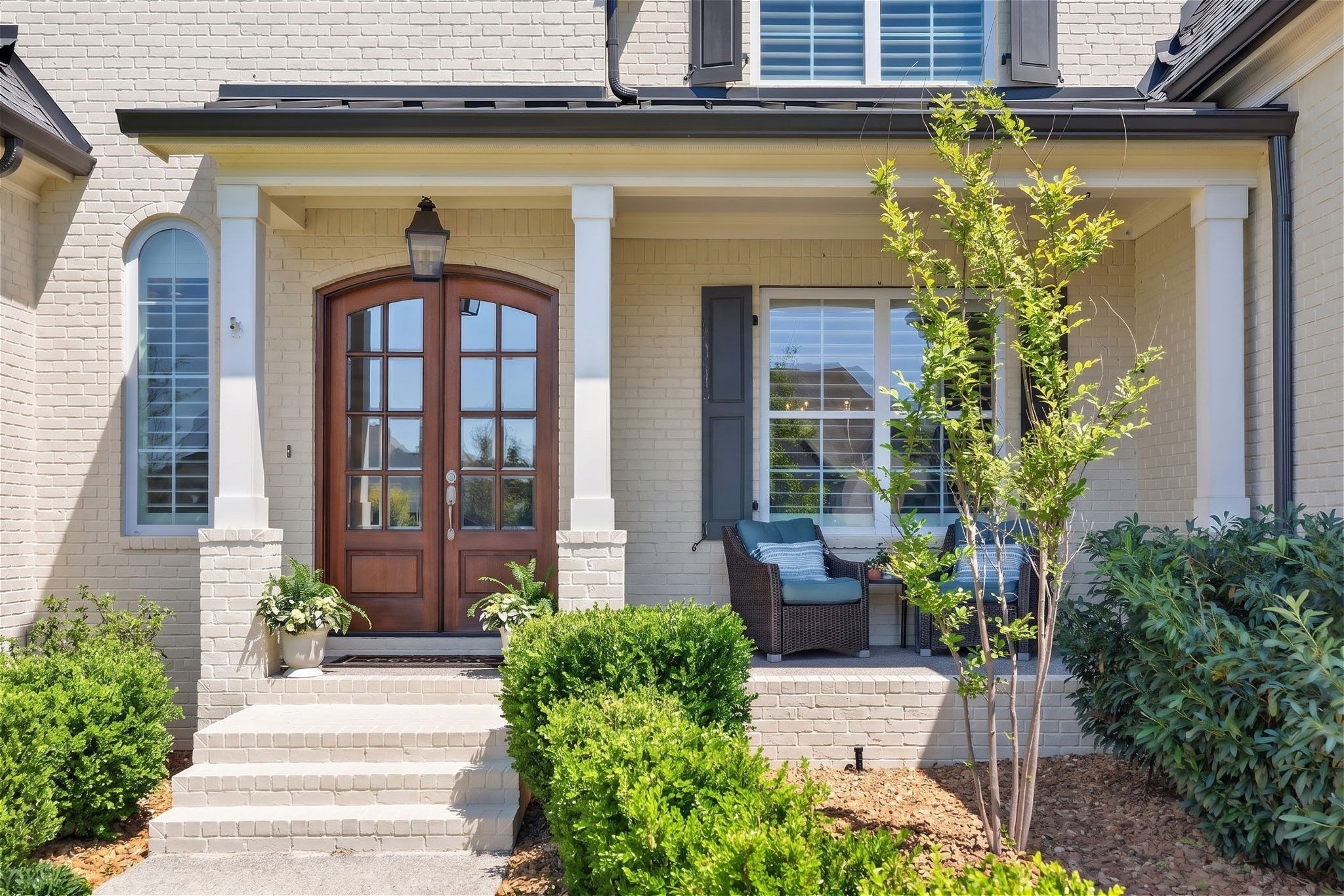 2708 Eglington Ter