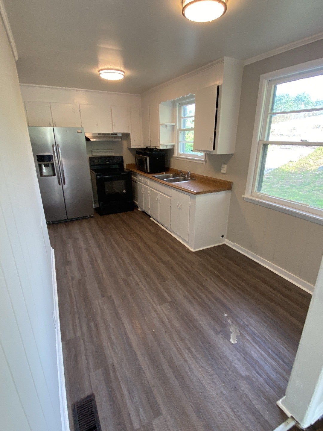 3.0-bed rental at 2229 Maplecrest Dr