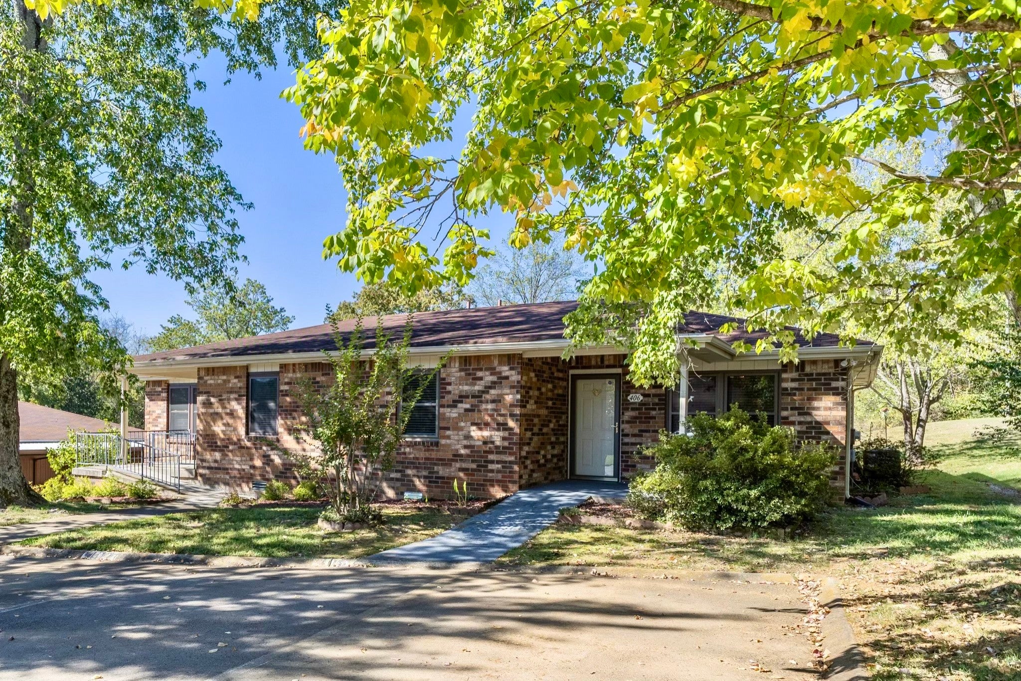 406 Deer Lake Dr