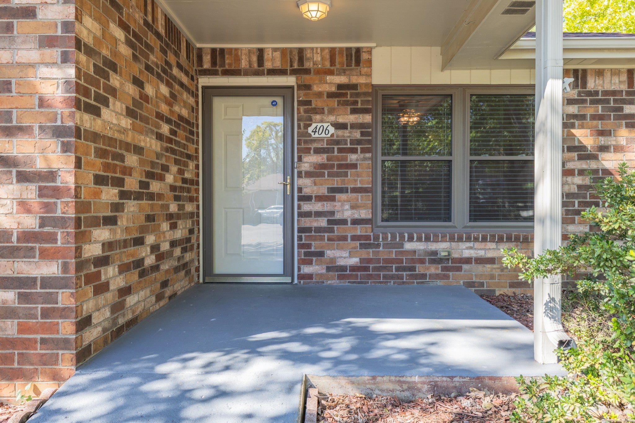 406 Deer Lake Dr