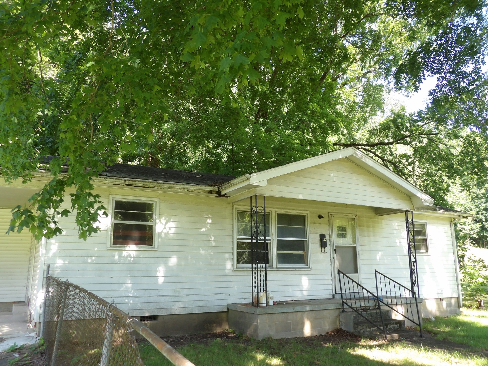 241 Lomax Ave