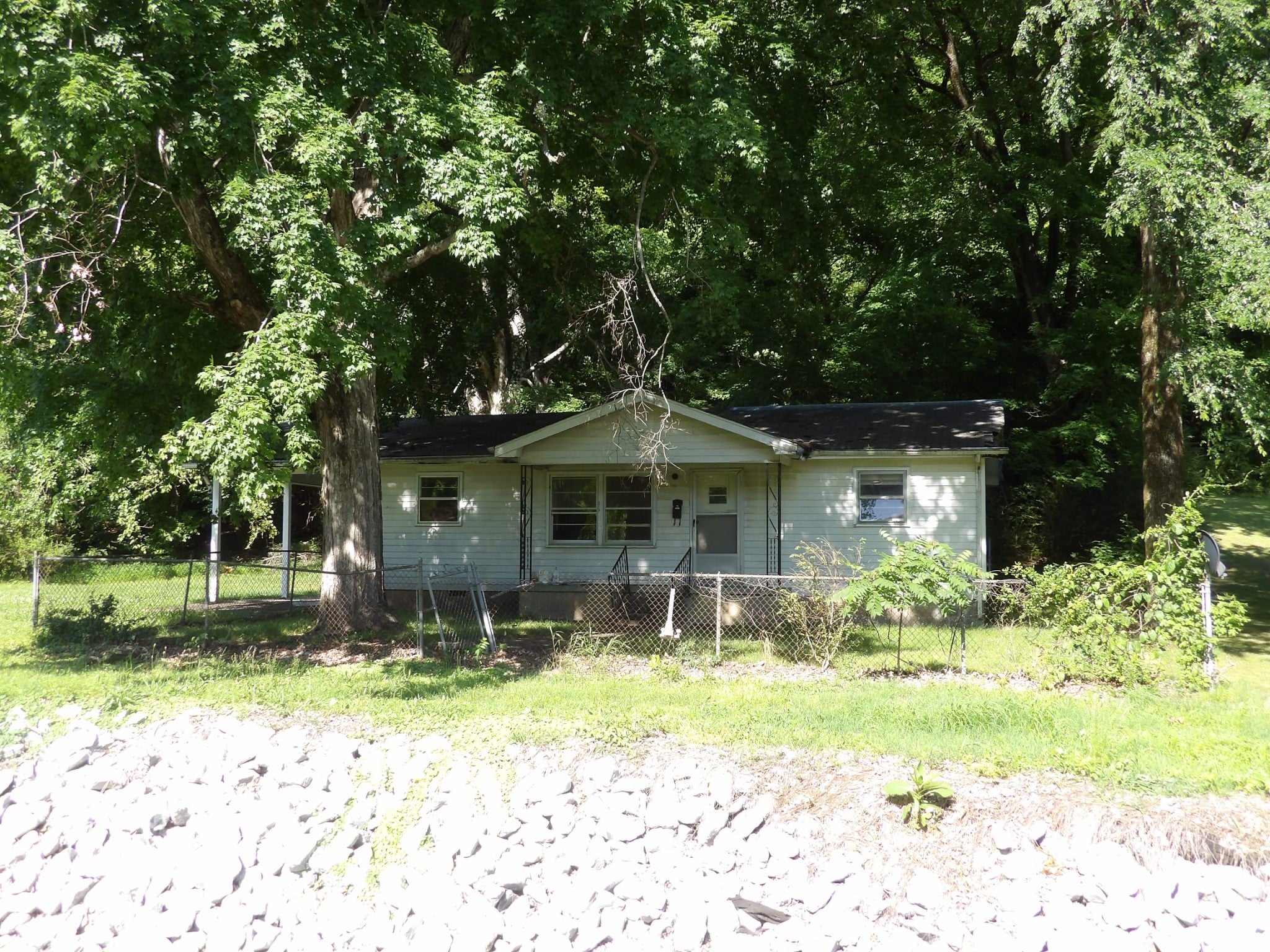 241 Lomax Ave